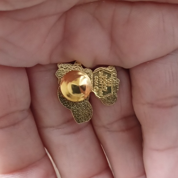 Vintage 1983 Hallmark Bunny with Tulip Easter Spring Enamel Pin - Picture 2 of 3